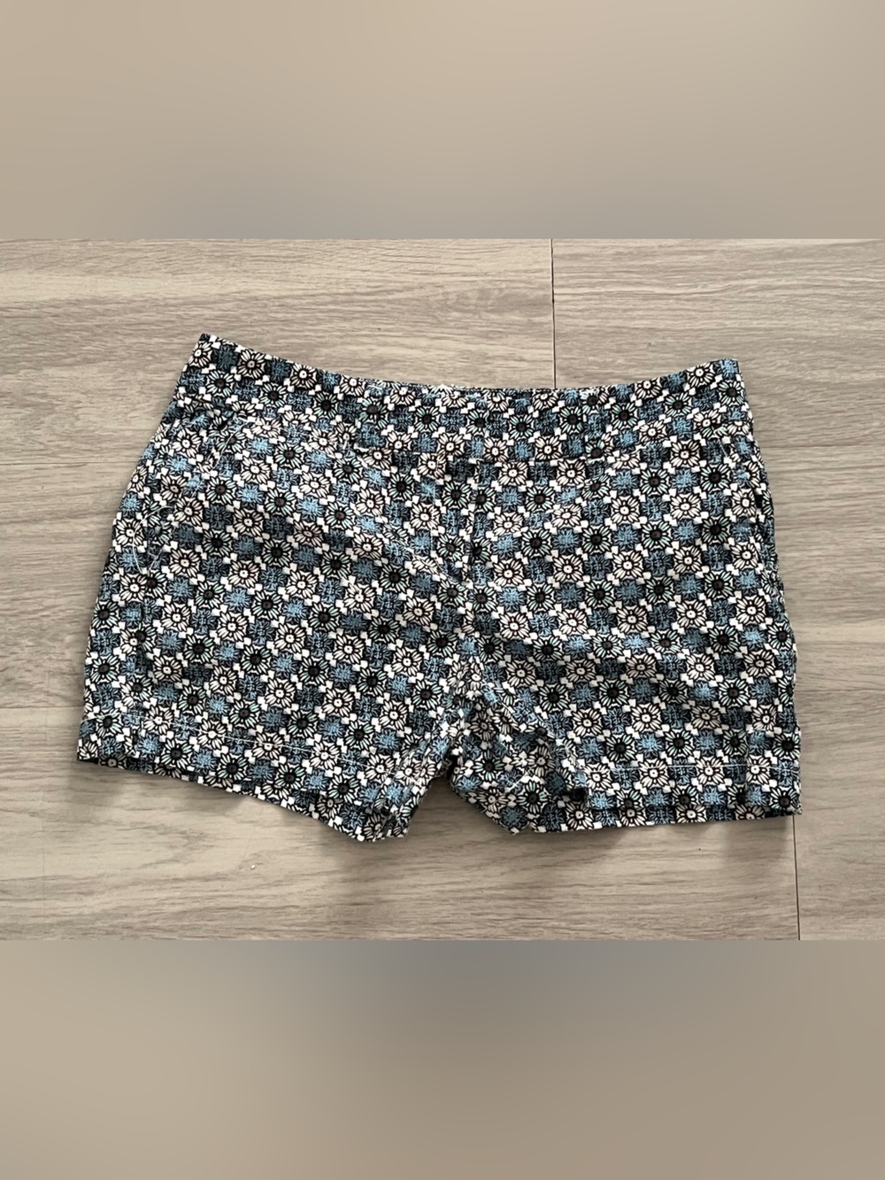 LOFT Floral Linen Blend Shorts Women’s Size 4 Blue Black White